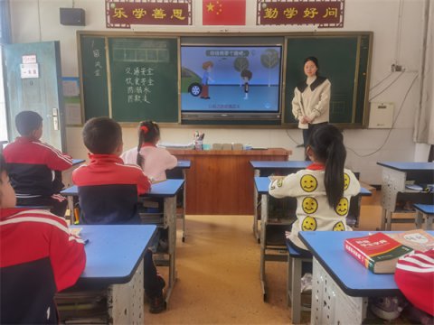 矶滩中心学校开展 “全国中小学生安全教育日”宣传活动