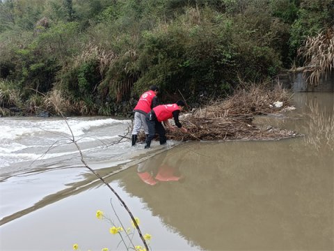 石台县矶滩乡： 风雨无情人有情，志愿服务暖民心